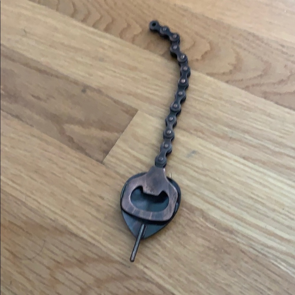 Bike Chain Bottle Opener - Picture 4 of 4